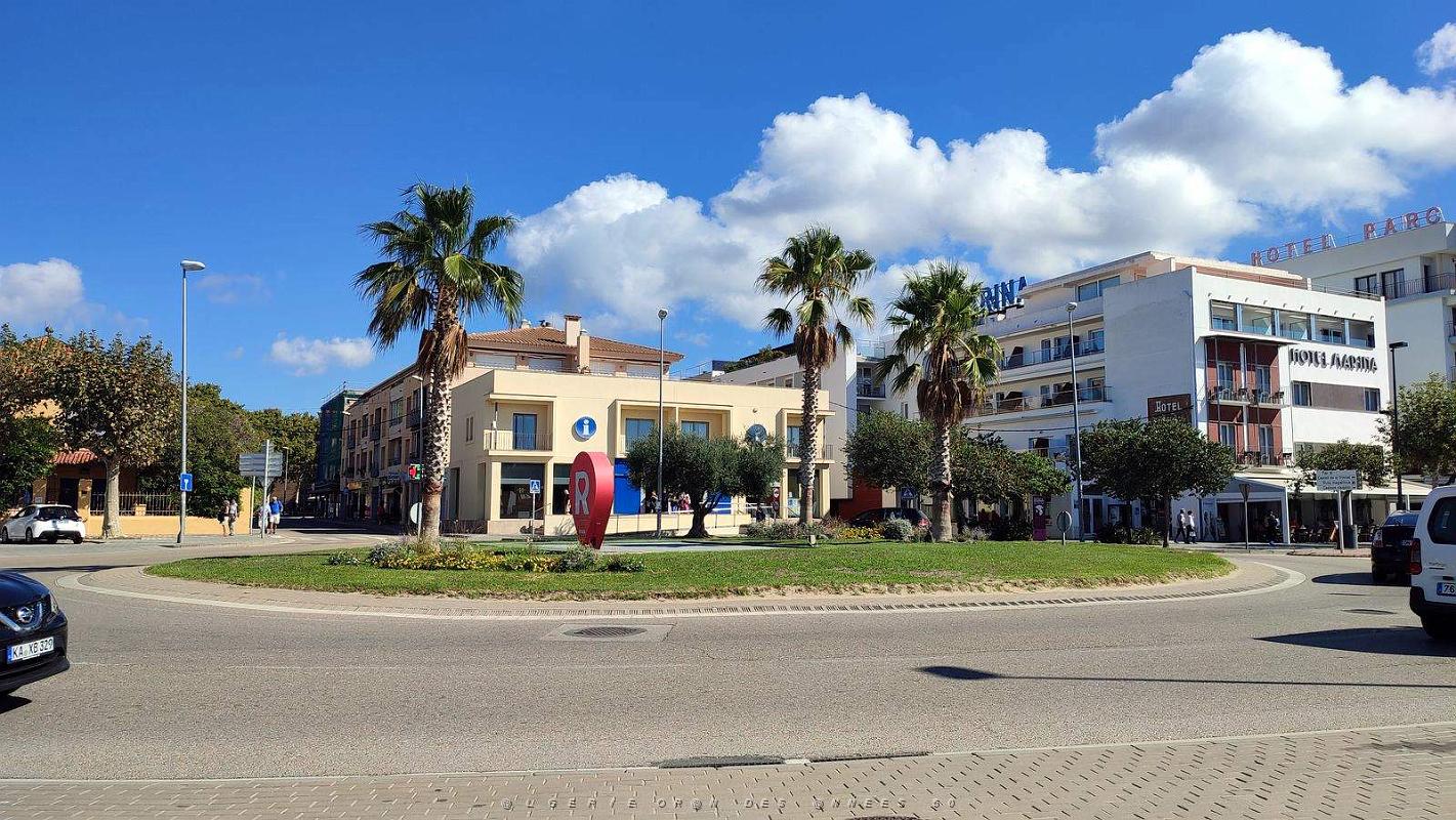 73 - Rosas - Paseo Maritime et Plage Nova.jpg